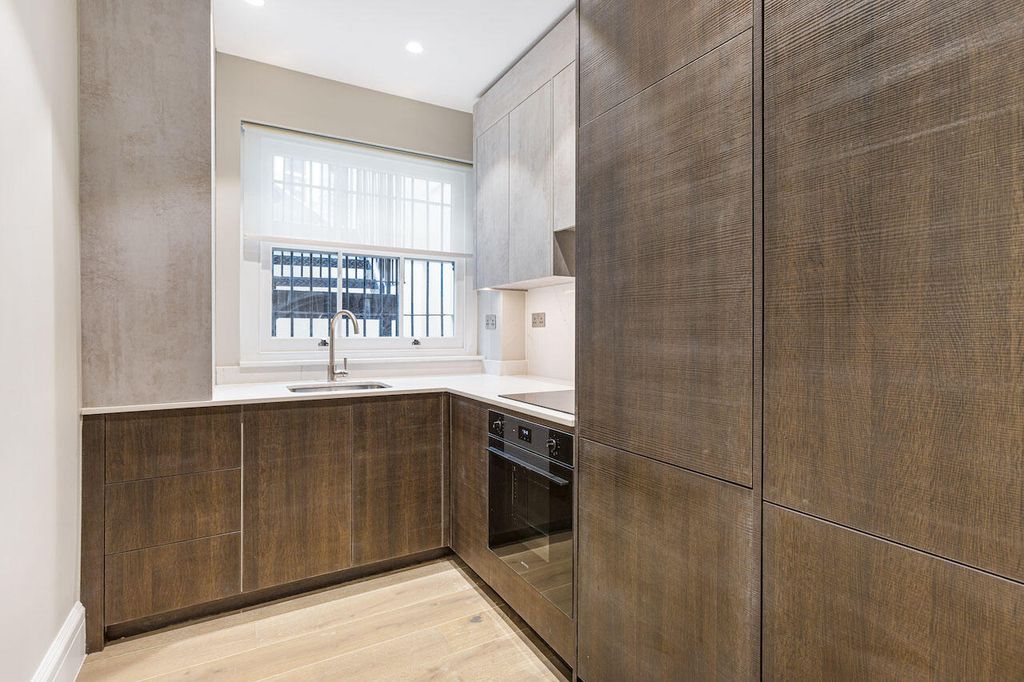 Property photo 3 of 6 Kitchen