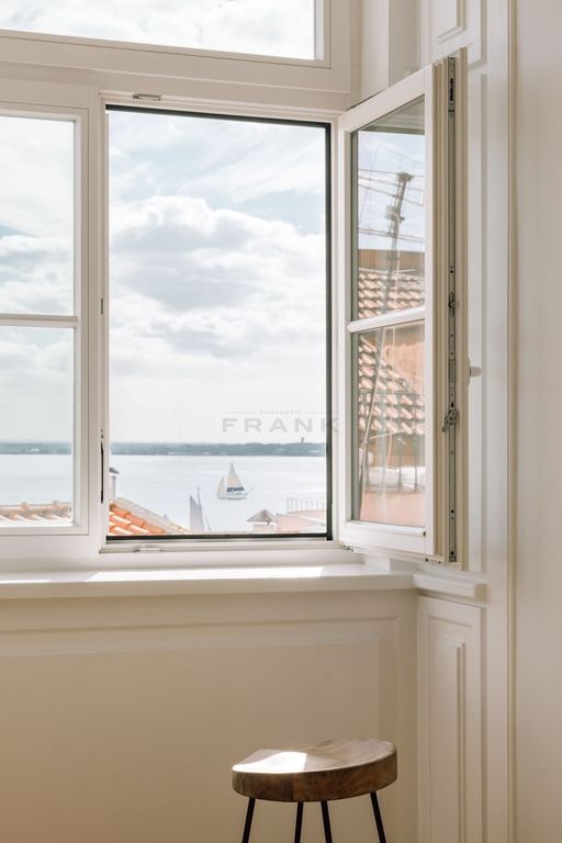 Property photo 2 of 28