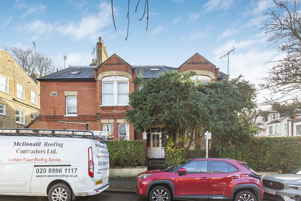 Property photo 1 of 8