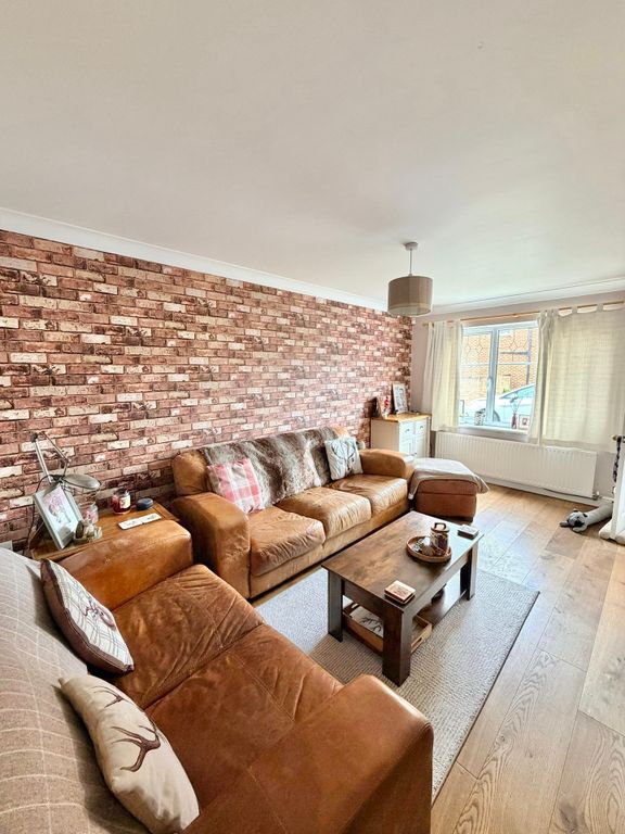 Property photo 2 of 16 Gleneagles Court