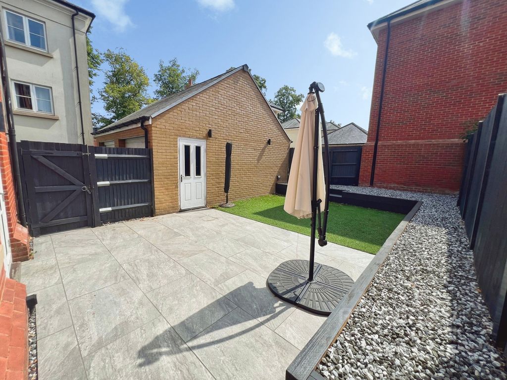 Property photo 2 of 30 Pbox-Img.Jpg