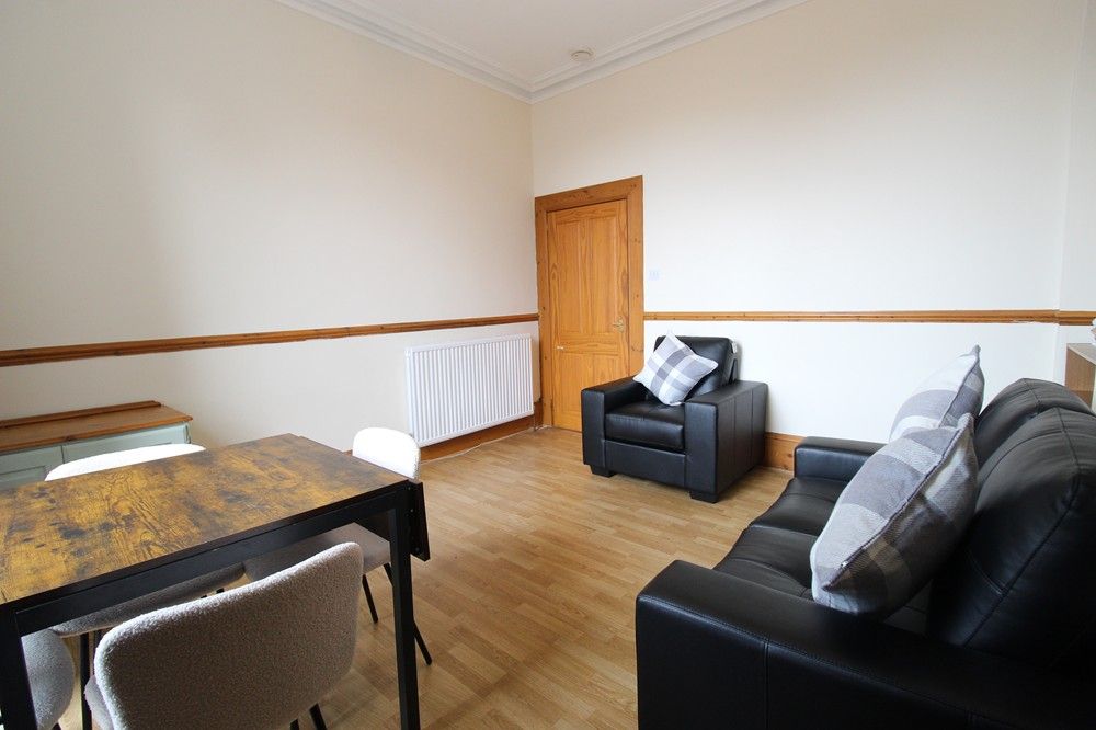 Property photo 2 of 7 Lounge 2