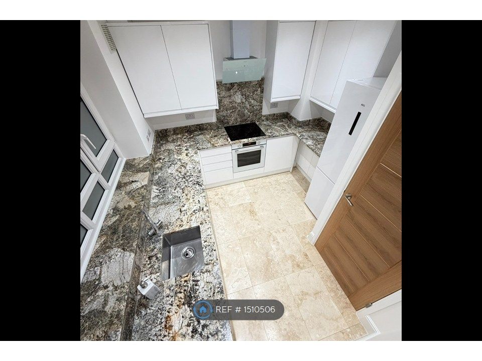 Property photo 3 of 25 Kitchen