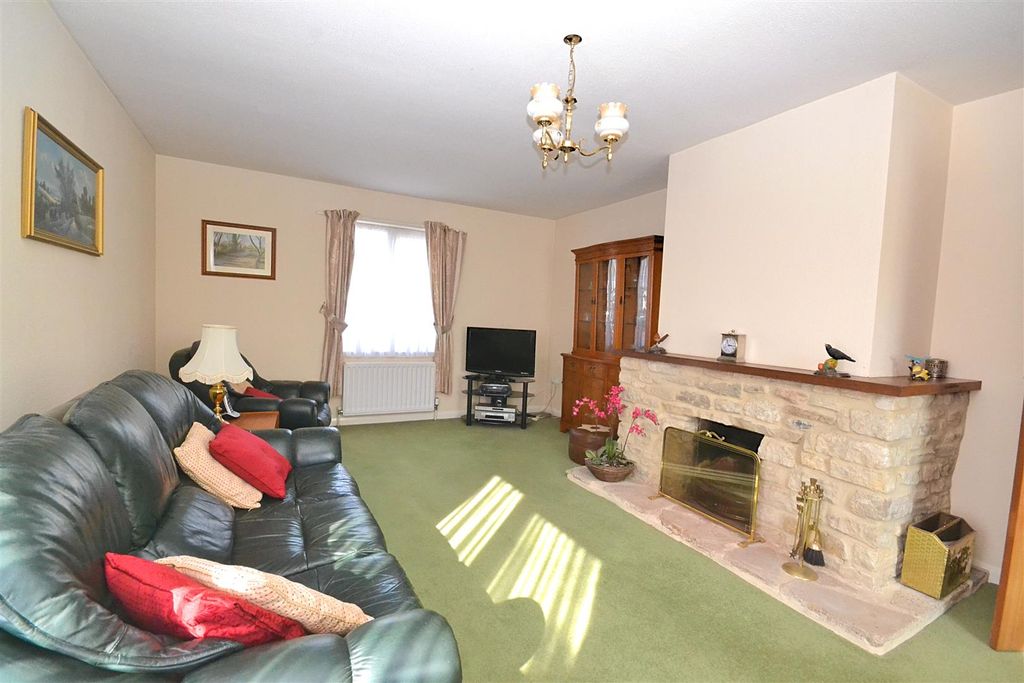 Property photo 2 of 19 32 (1).Png