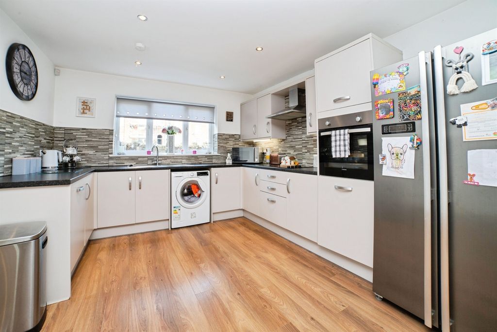 Property photo 3 of 24