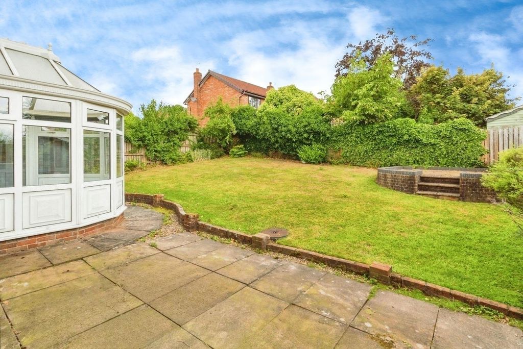 Property photo 3 of 16 Garden