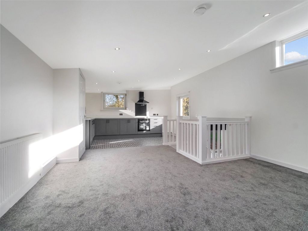 Property photo 3 of 22 Picture No. 06