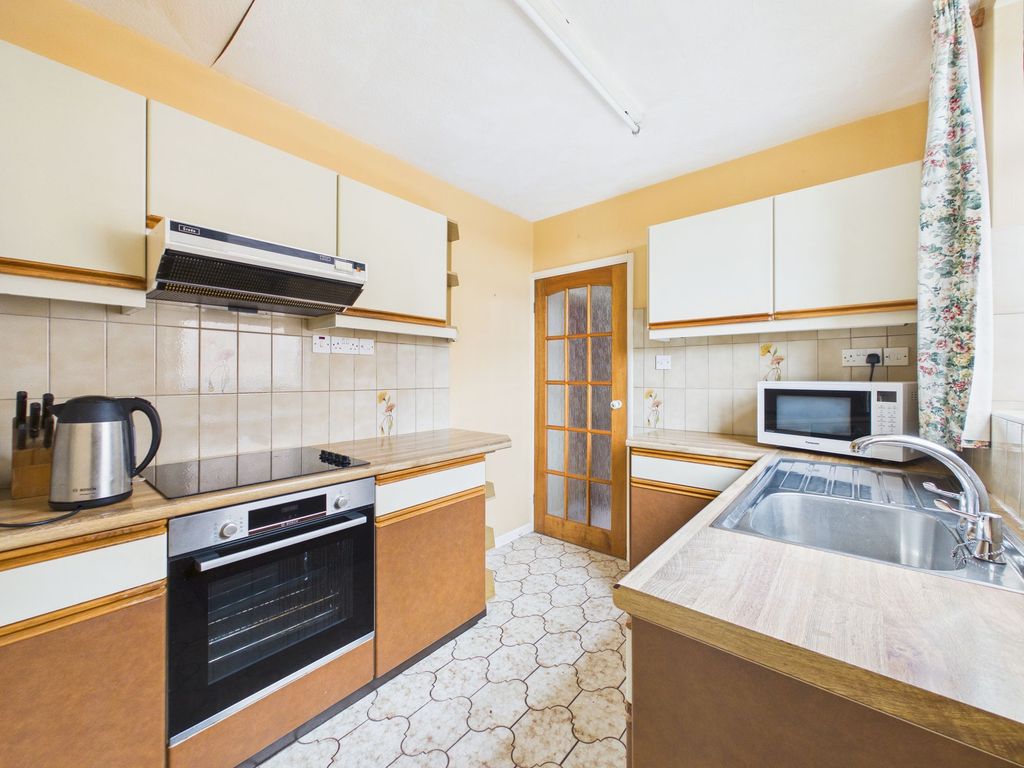 Property photo 3 of 16 Kitchen