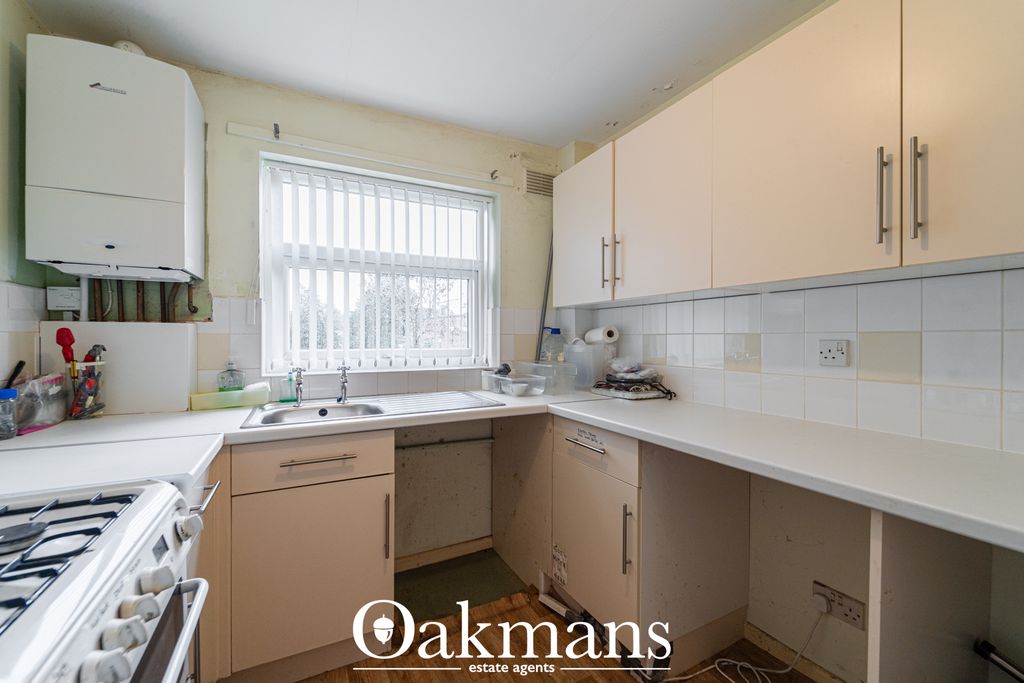 Property photo 3 of 11 Kitchen