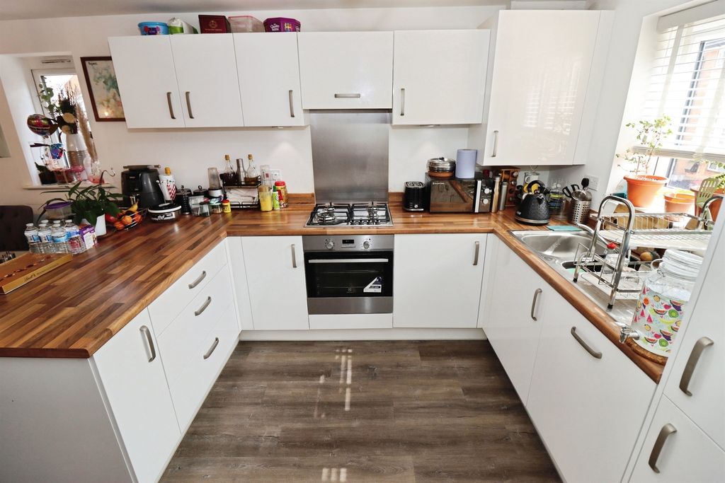 Property photo 3 of 18