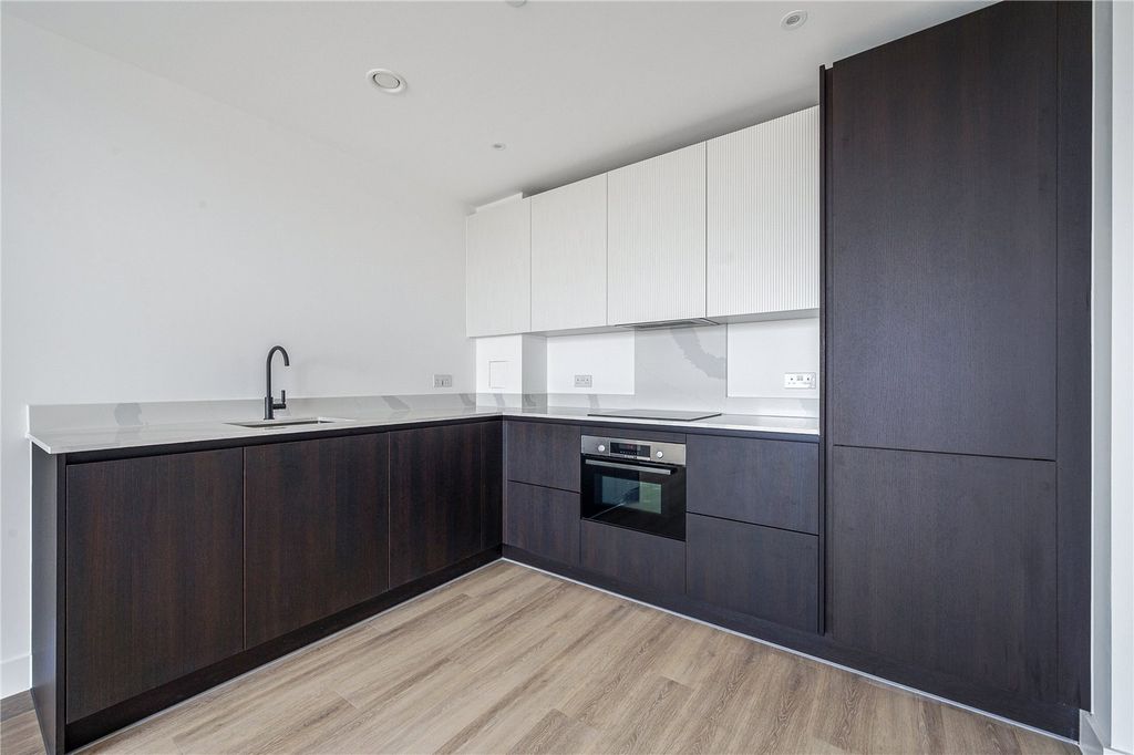 Property photo 2 of 11 Kitchen