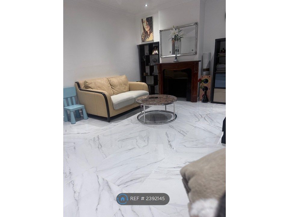 Property photo 1 of 22 Sitting Room