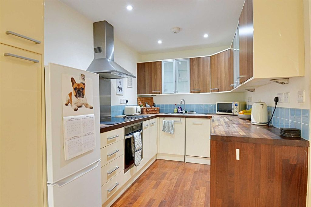 Property photo 2 of 12