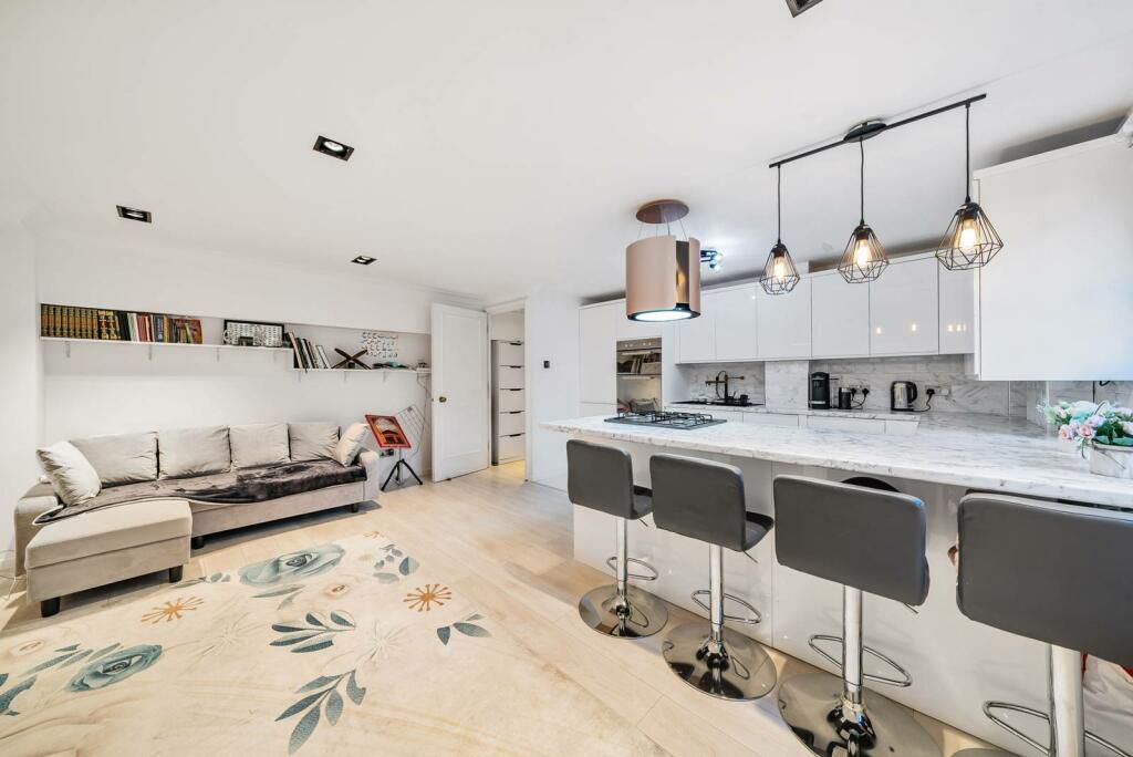 Property photo 1 of 11 Photo 5