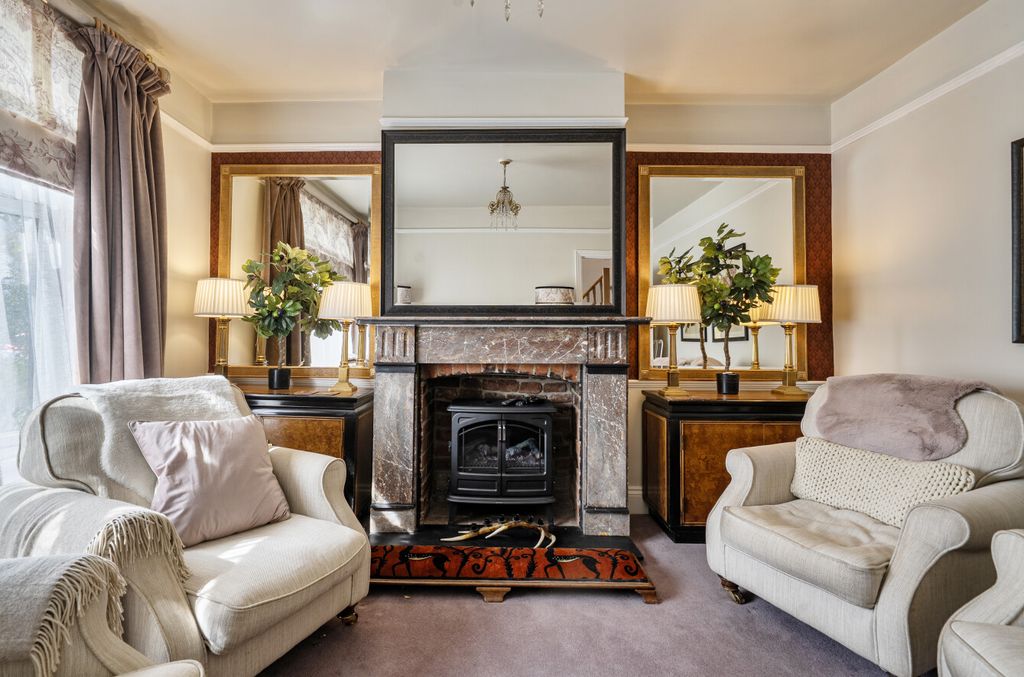 Property photo 3 of 13 15033528