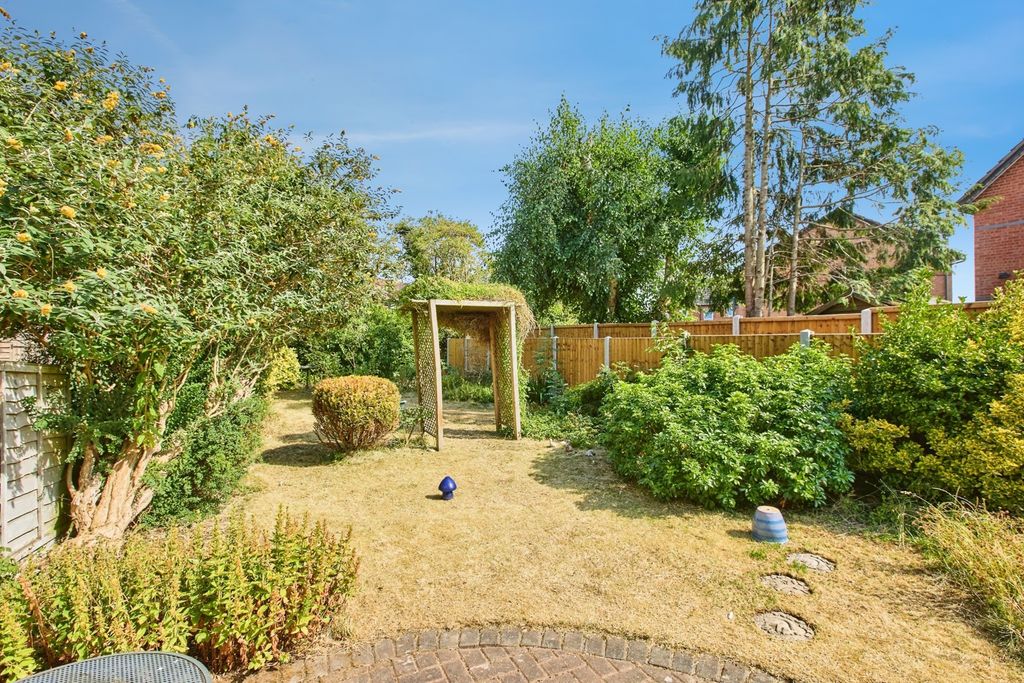 Property photo 3 of 16 Garden
