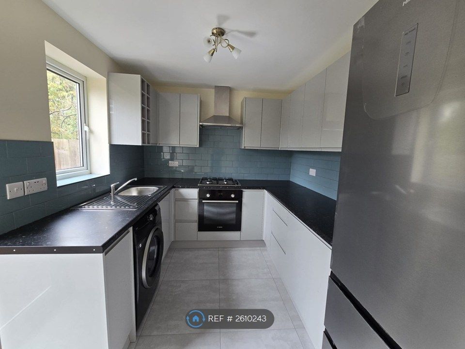 Property photo 3 of 16 Kitchen1