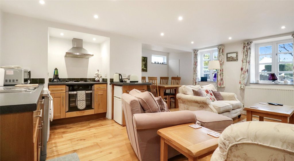 Property photo 3 of 7 Picture No. 06