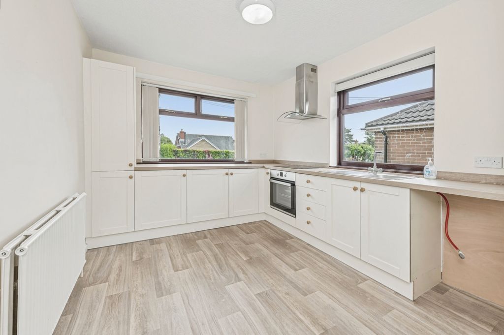 Property photo 2 of 15 Kitchen/Dining Room
