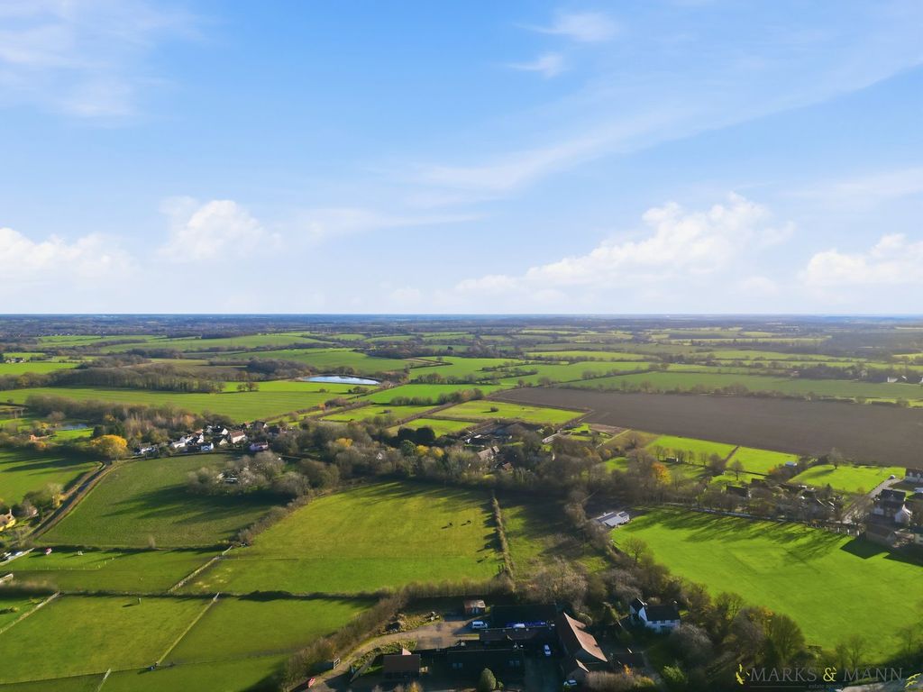 Property photo 2 of 23