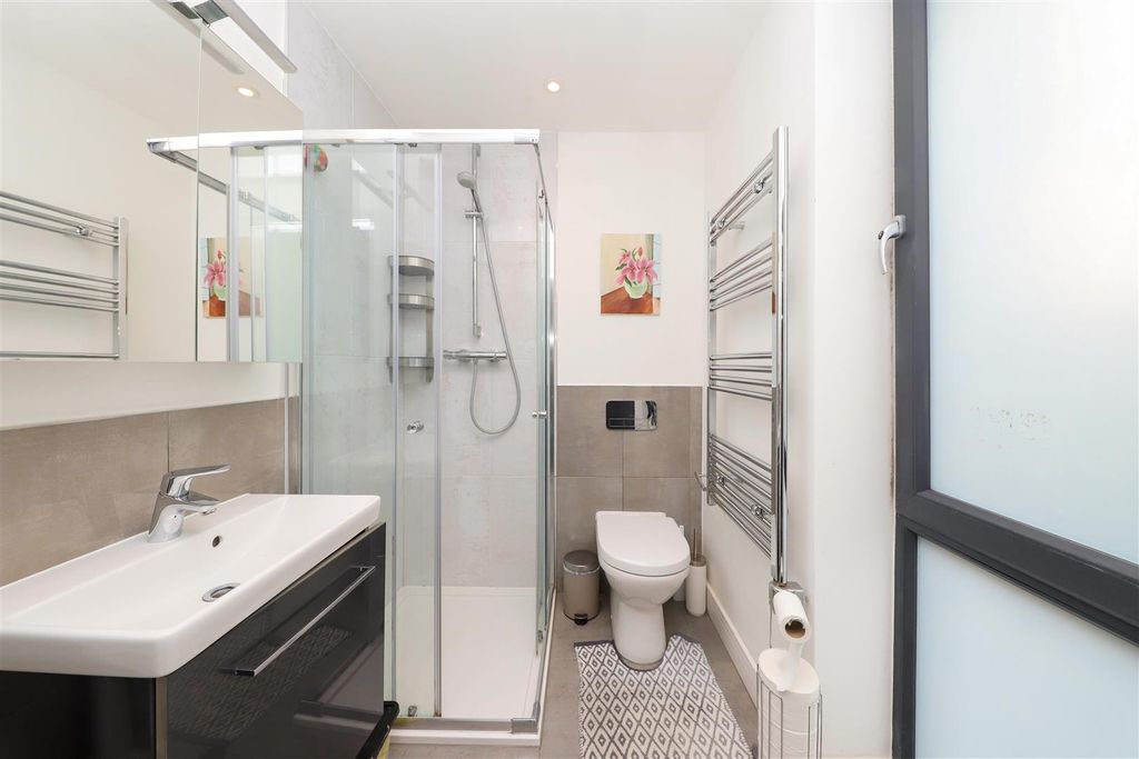 Property photo 3 of 12 Reve Apartments
