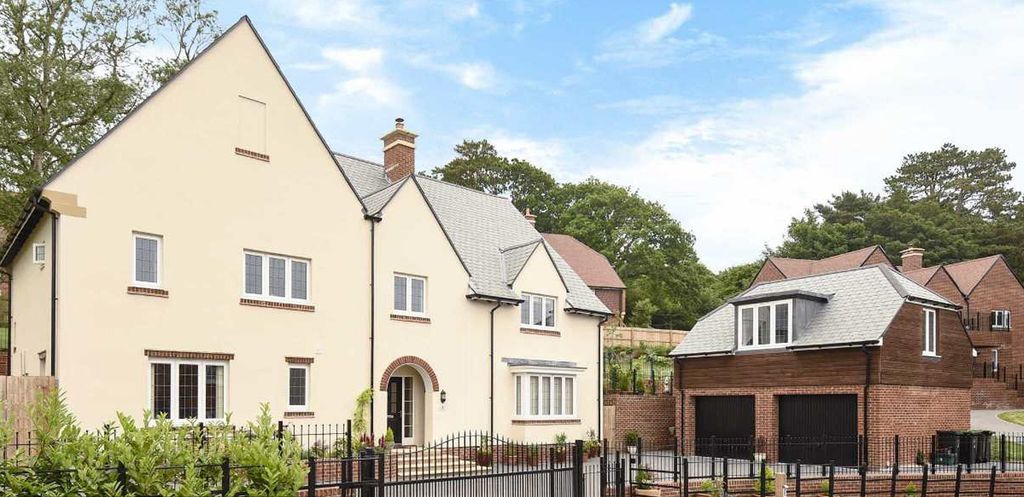 Property photo 2 of 16 Front Of House