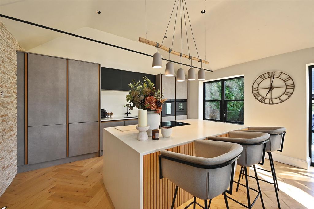 Property photo 3 of 26 32-Langham-Road-Tn34 (6).Jpg