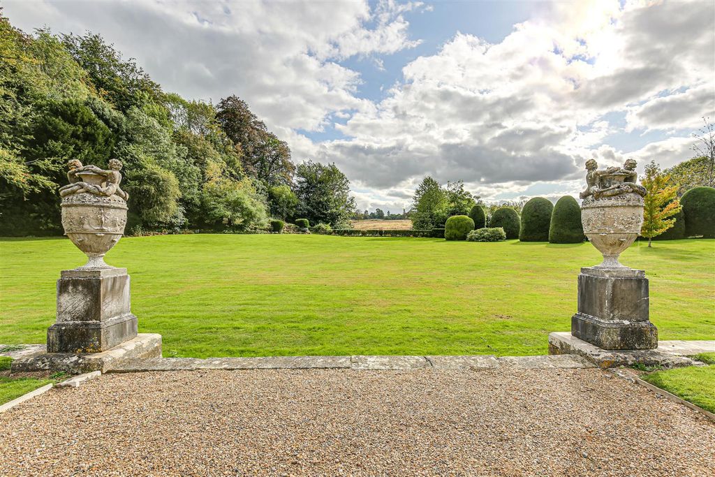 Property photo 2 of 14 Brasted Place Garden (2) October 2023.Jpg
