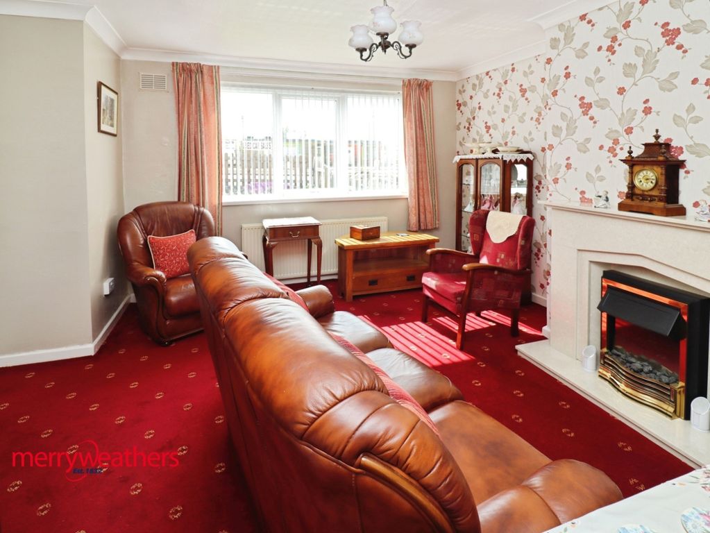 Property photo 3 of 11 Lounge