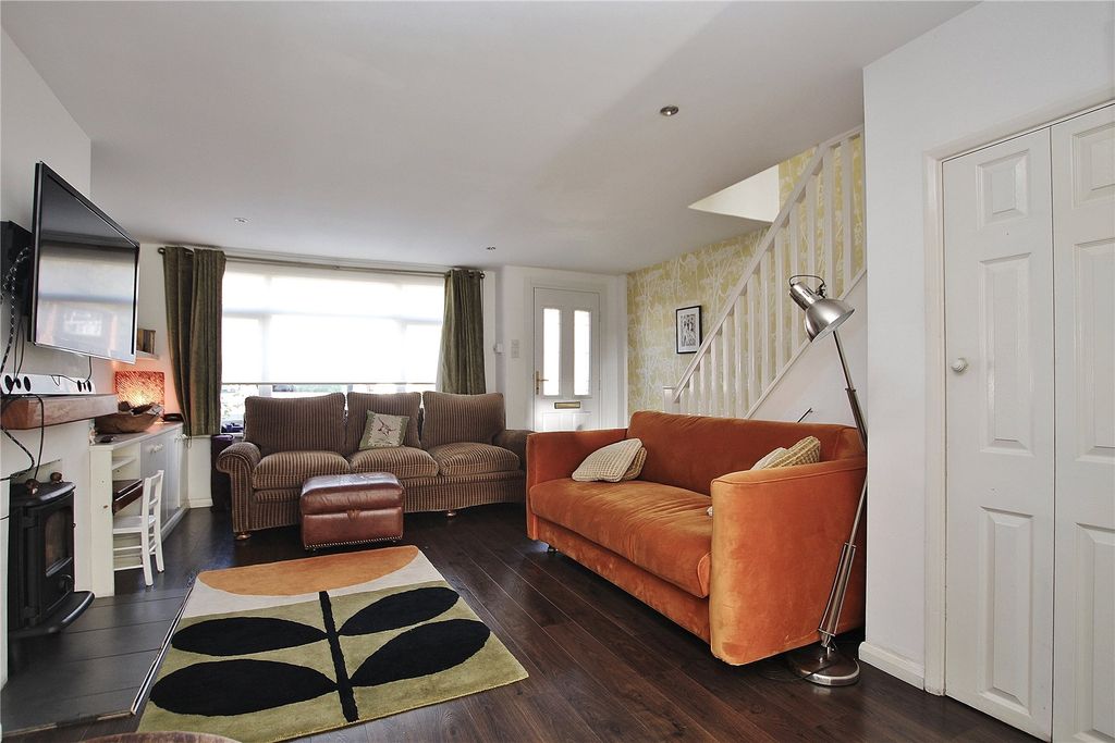 Property photo 2 of 16 Picture No. 11