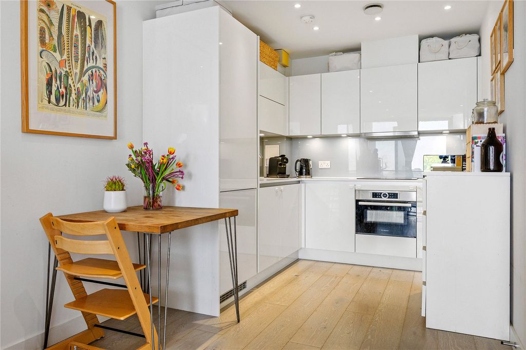 Property photo 2 of 11 Kitchen