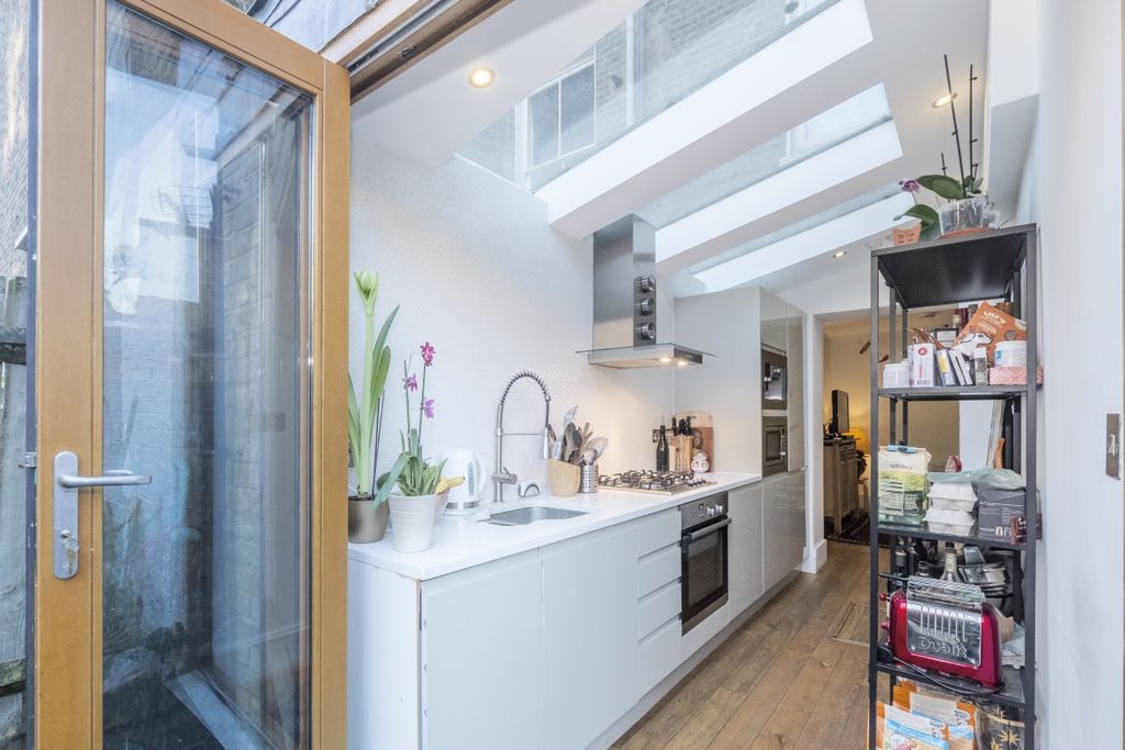 Property photo 1 of 17 Kitchen