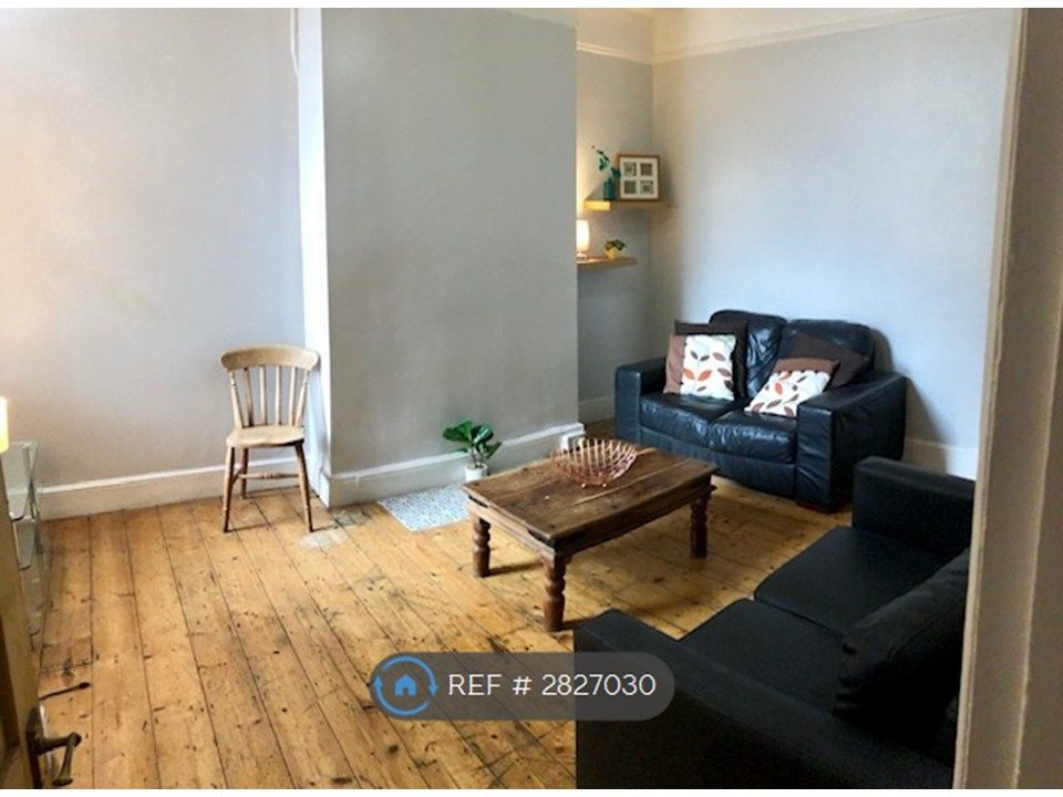 Property photo 3 of 14 Lounge