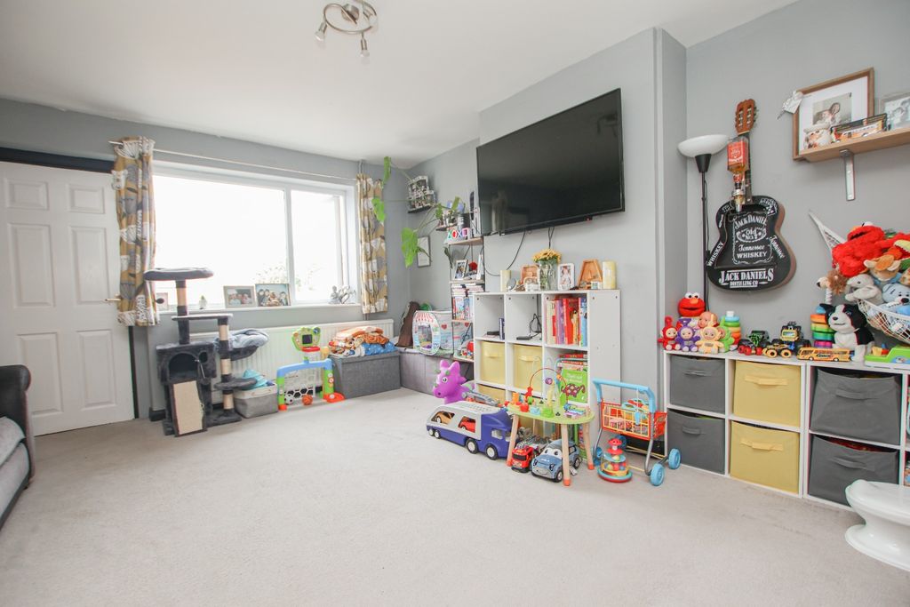 Property photo 2 of 15 5103271