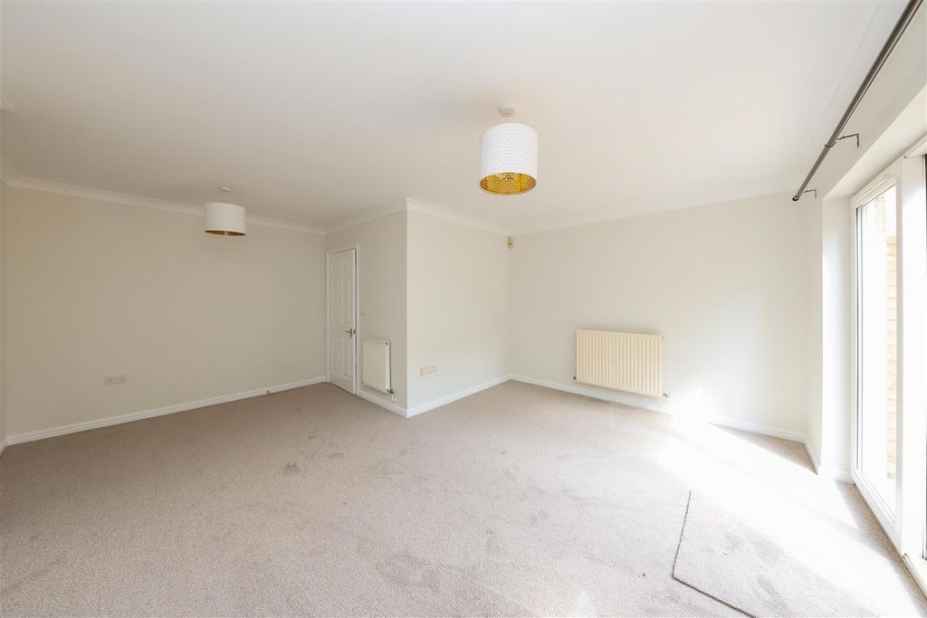 Property photo 3 of 11 Living/Dining Room