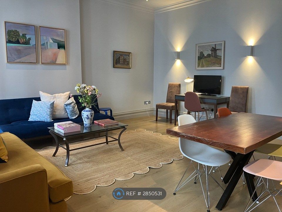 Property photo 2 of 27 Living Room