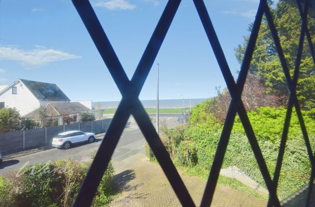 Property photo 3 of 14 Green Road Window...