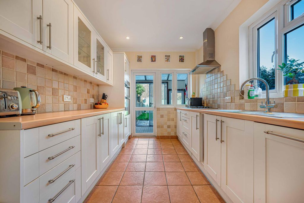 Property photo 3 of 14 Kitchen