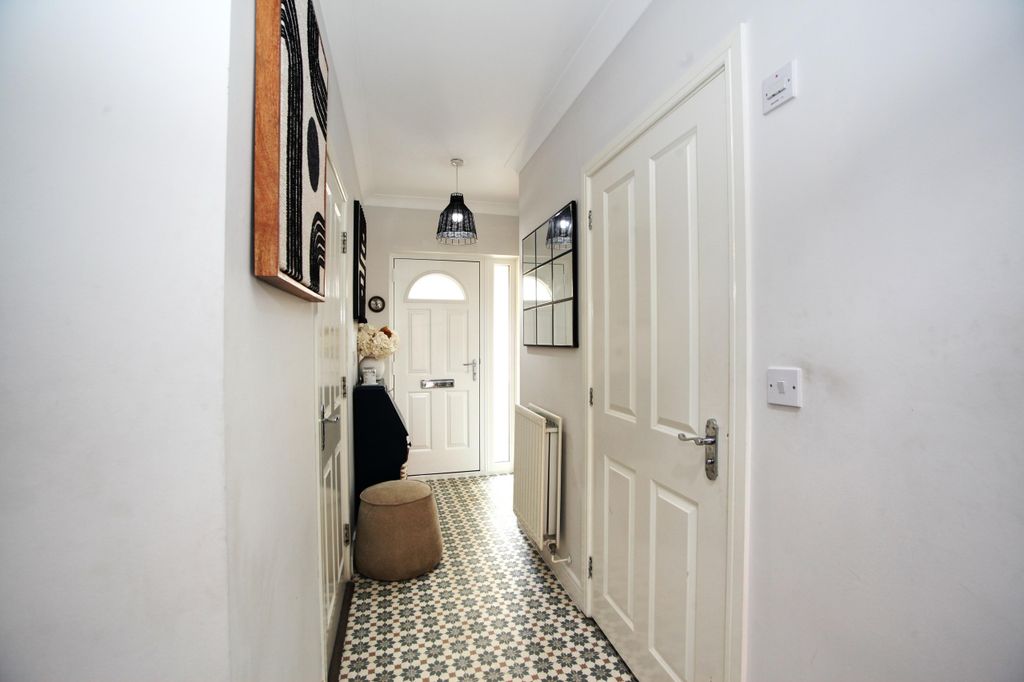 Property photo 3 of 40 A9Ccf629-1215-4876-A81B-c63904Bd1Bdd.Jpeg