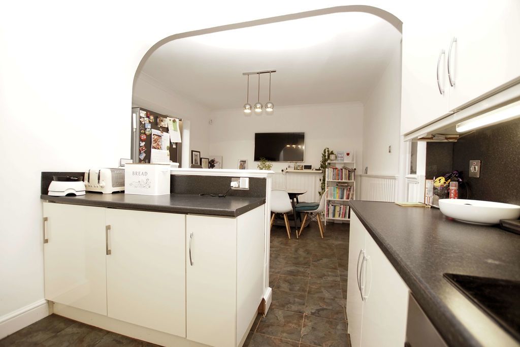 Property photo 3 of 20 Kitchen/Dining Room