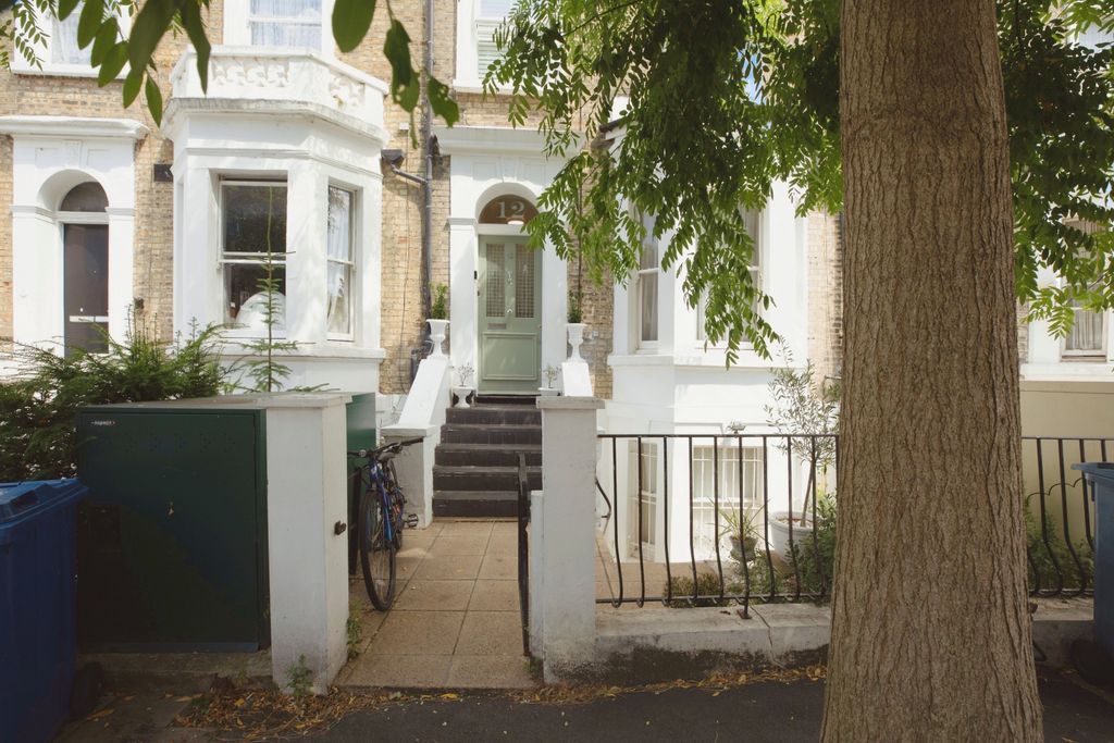 Property photo 1 of 18 Entrance