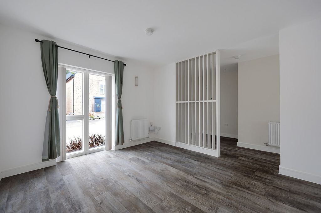 Property photo 2 of 18 3558754