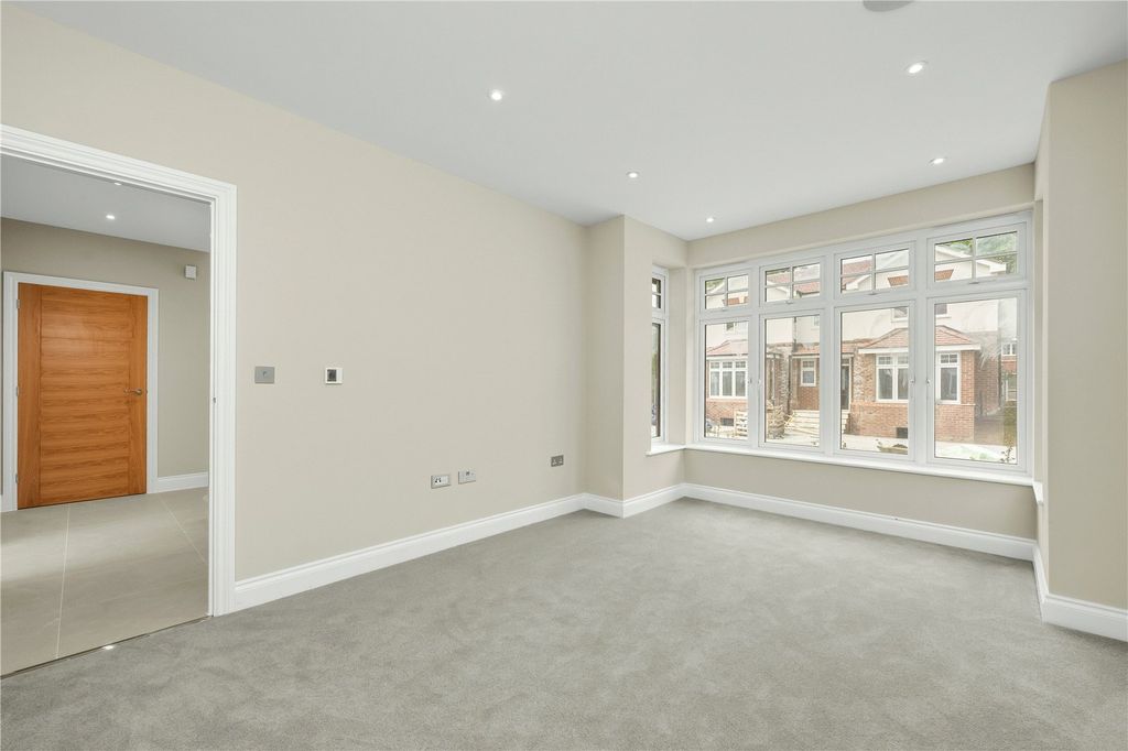 Property photo 3 of 14 Picture No. 21