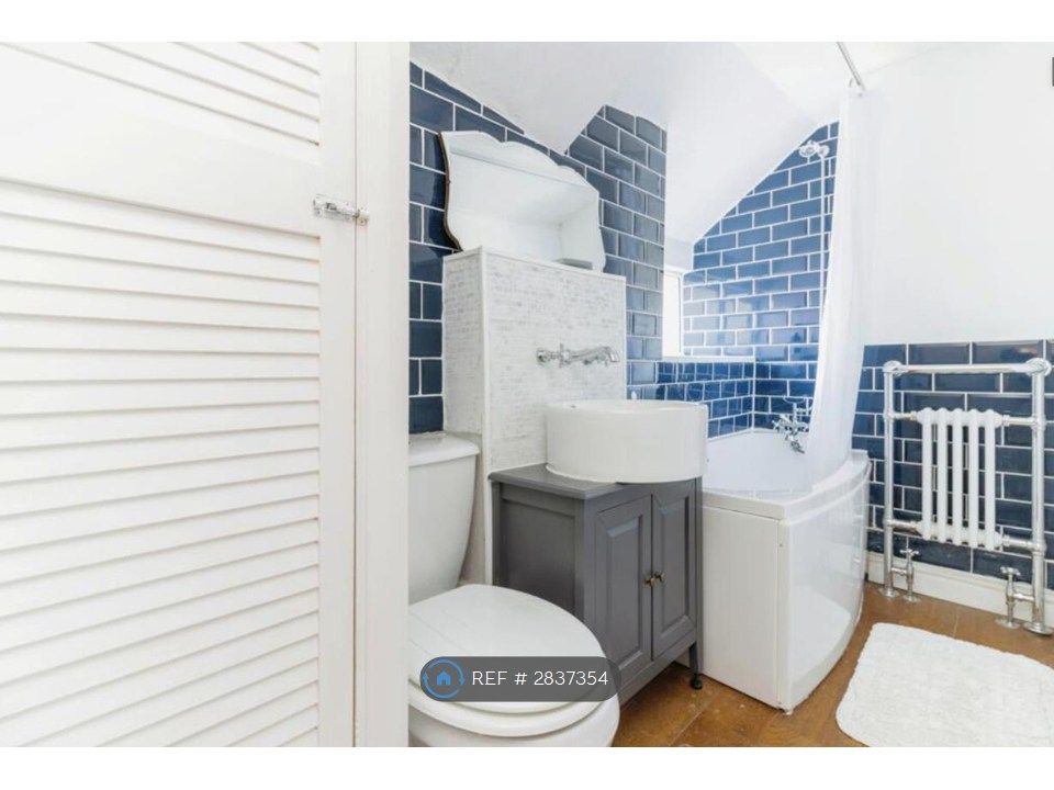 Property photo 2 of 16 Bathroom