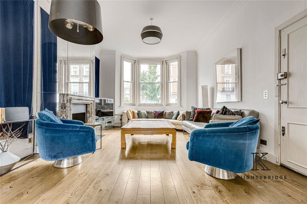 Property photo 3 of 12 Living Room