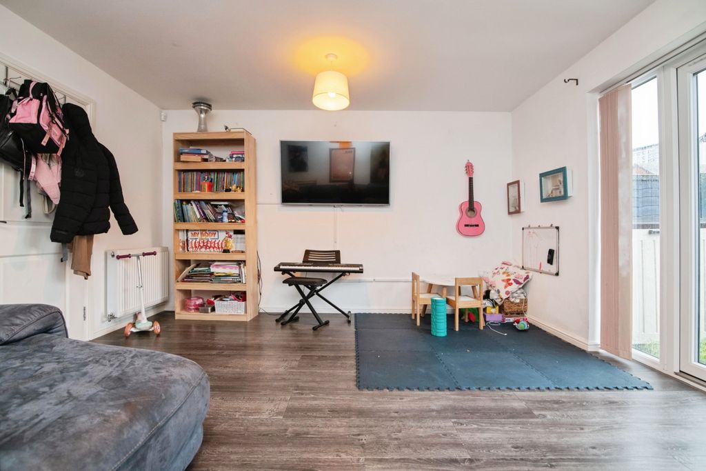 Property photo 3 of 15