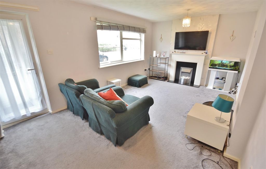 Property photo 2 of 11 Lounge