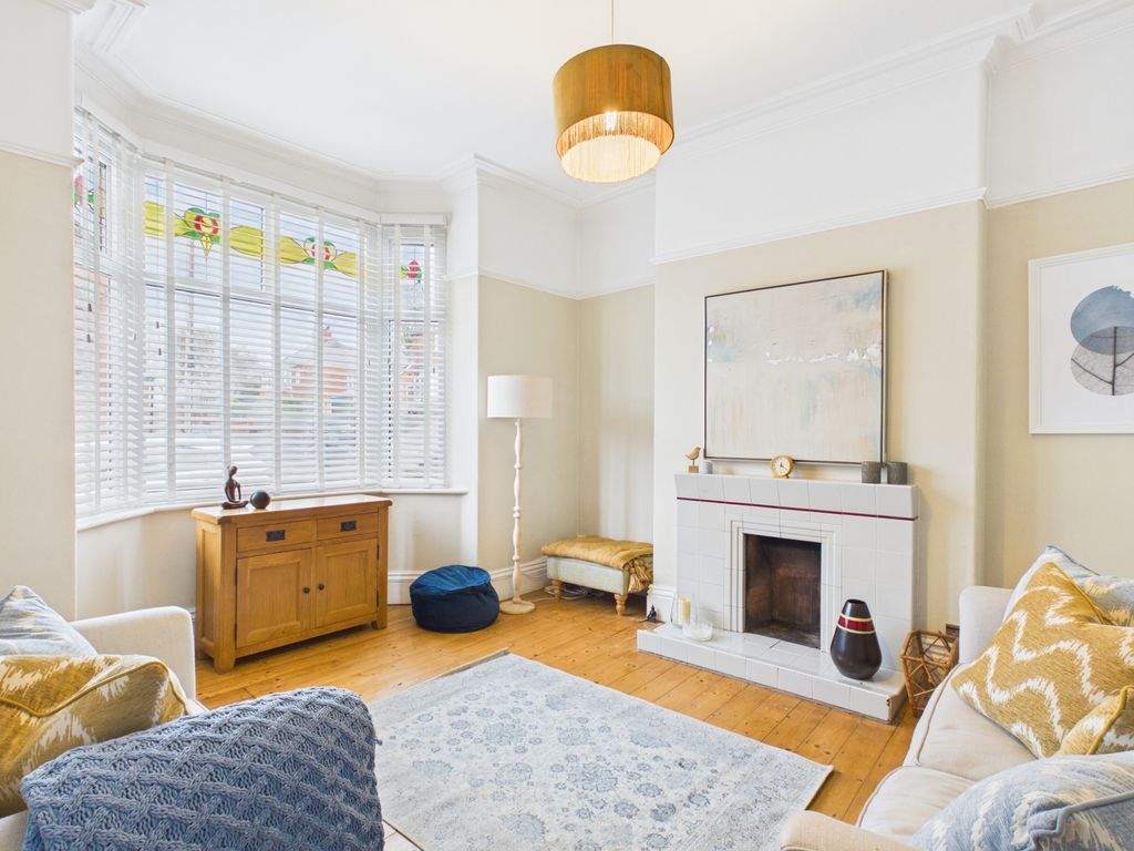 Property photo 3 of 20 Cam03729G0-Pr0241-Still014