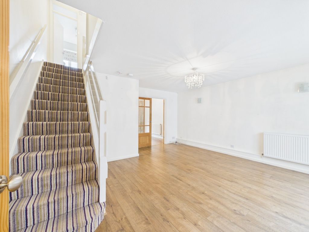 Property photo 3 of 13 5905793