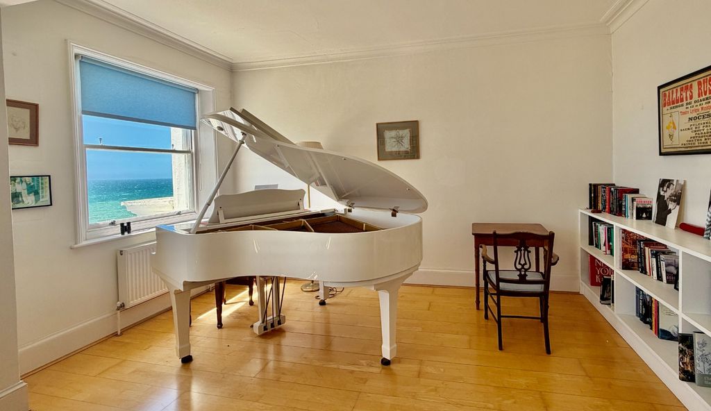 3 bed flat for saleChichester Terrace, Brighton, East Sussex BN2 photo 4
